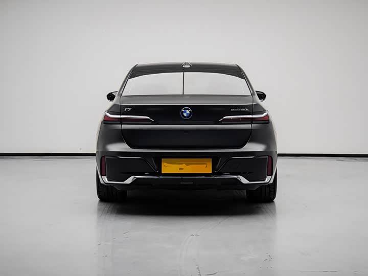 BMW i7, 2023 — фото 2 из 9