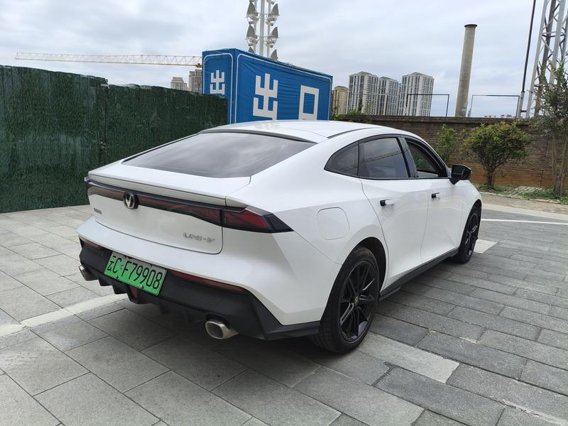 Changan UNI-V Hybrid, 2023 — фото 7 из 12