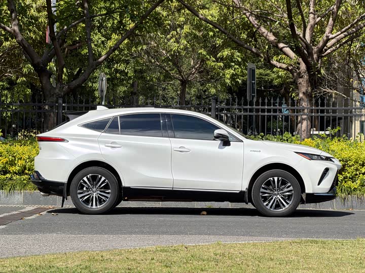 Toyota Venza, 2023 — фото 3 из 12