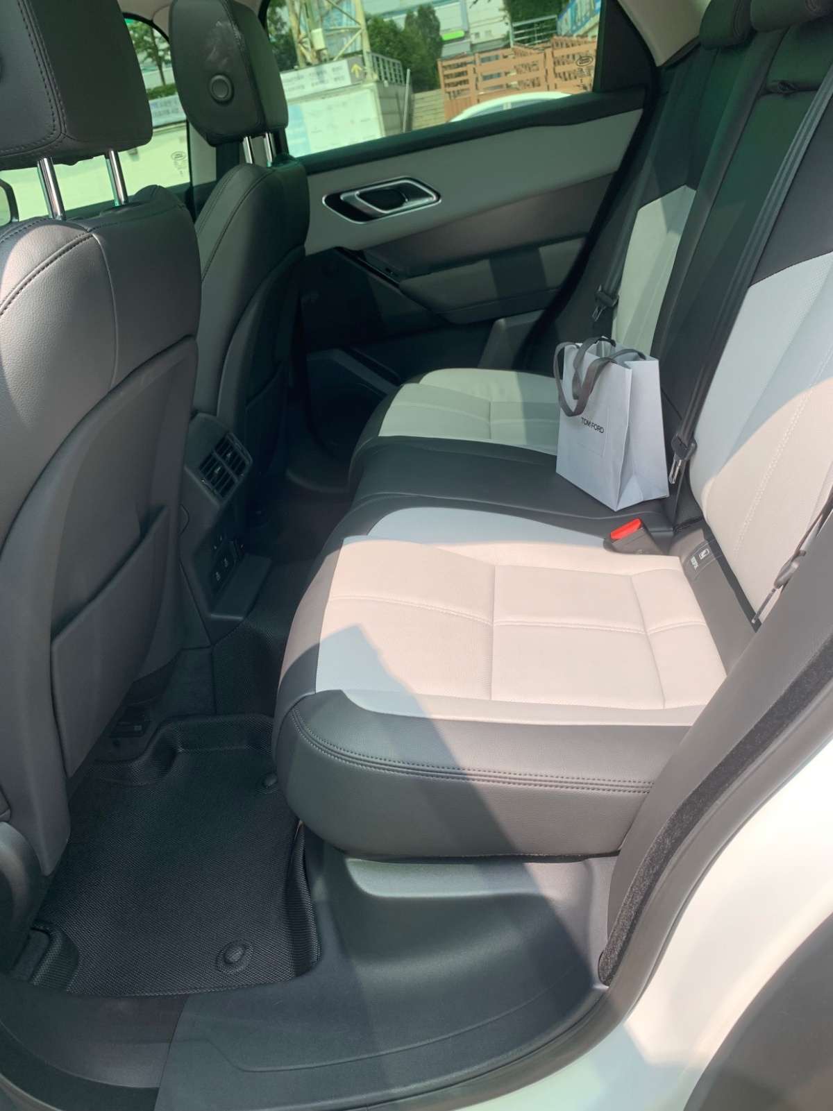 Land Rover Range Rover Velar, 2024 — фото 12 из 12