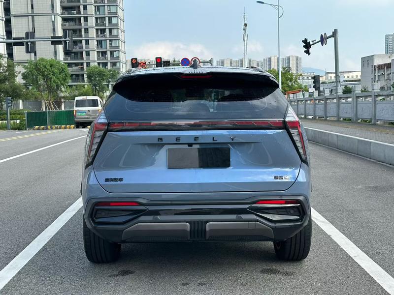 Geely Atlas L, 2023 — фото 5 из 10
