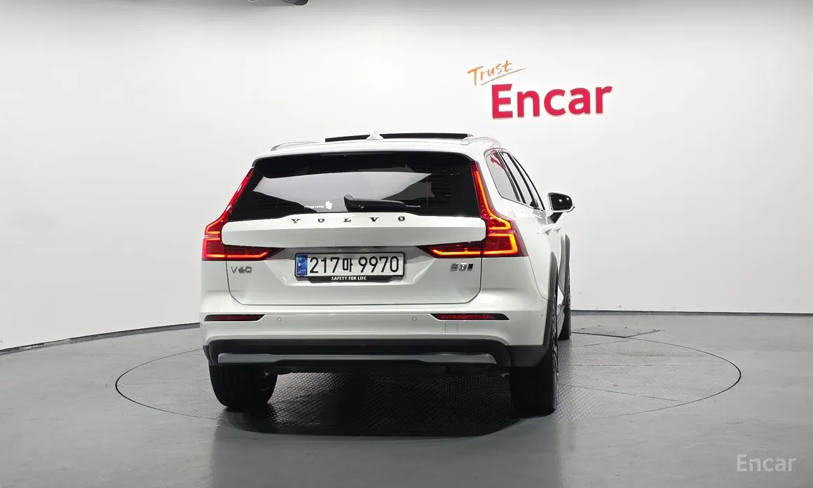 Volvo V60, 2023 — фото 4 из 12