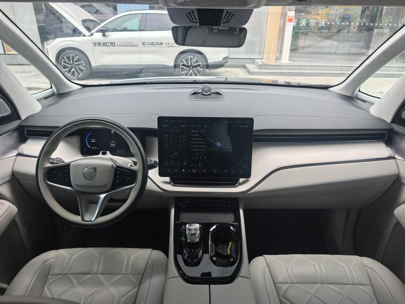 Volvo EM90, 2023 — фото 8 из 12