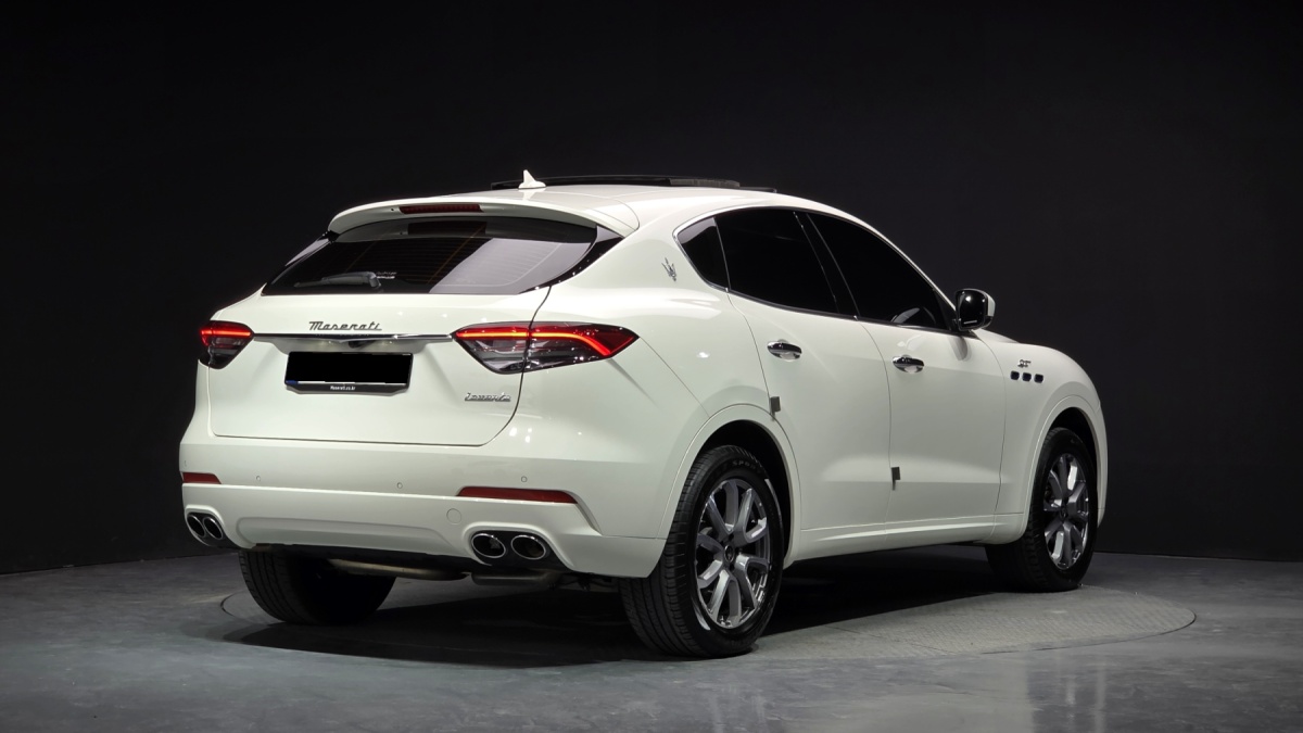 Maserati Levante, 2021 — фото 2 из 12