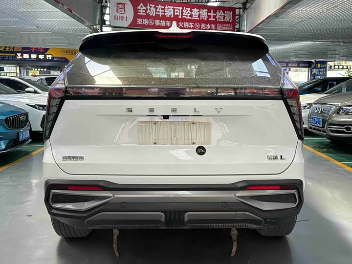 Geely Atlas L, 2022 — фото 9 из 9