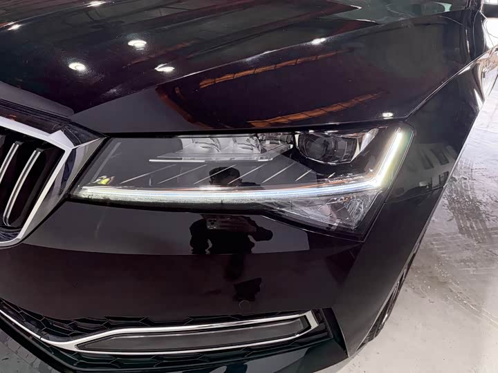Skoda Superb, 2023 — фото 7 из 9