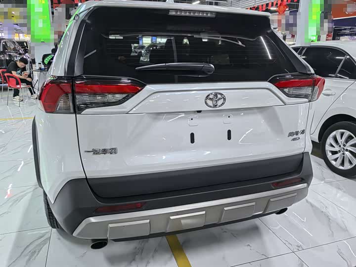 Toyota RAV4, 2022 — фото 4 из 9