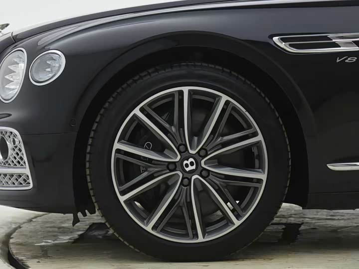 Bentley Flying Spur, 2024 — фото 5 из 9