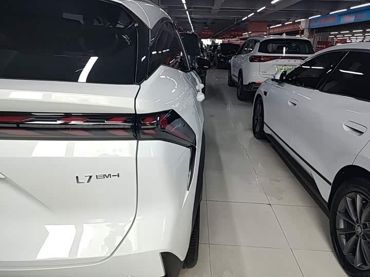 Geely Galaxy L7, 2025 — фото 8 из 9