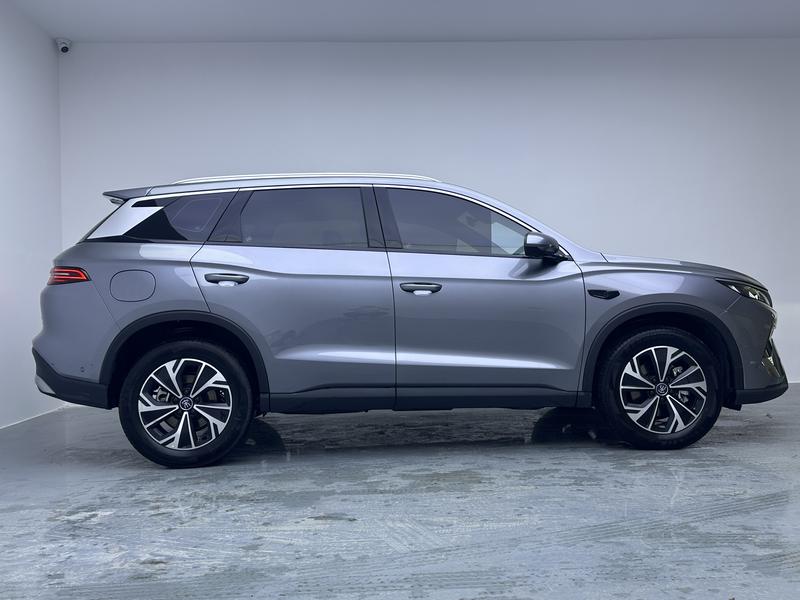 BYD Song Pro Hybrid, 2024 — фото 8 из 12