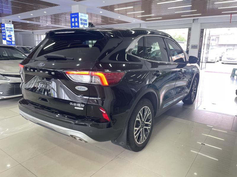 Ford Escape, 2022 — фото 5 из 10