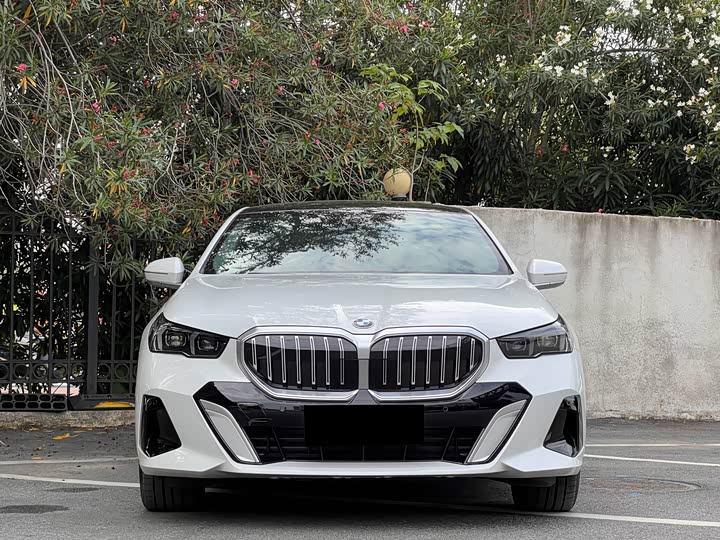 BMW 5 Series, 2025 — фото 2 из 9