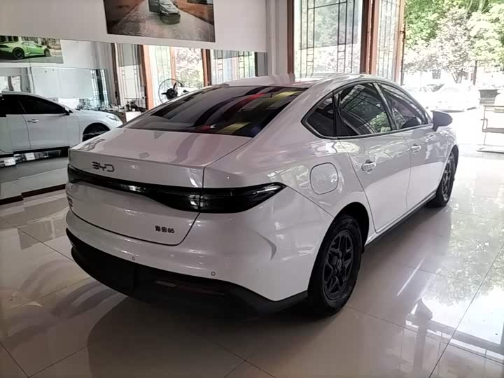BYD Seal 05 DM-i Hybrid, 2025 — фото 7 из 9