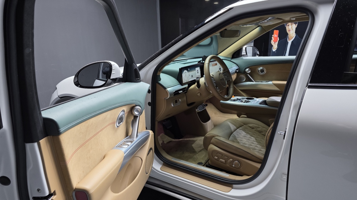 Genesis GV60, 2023 — фото 10 из 12