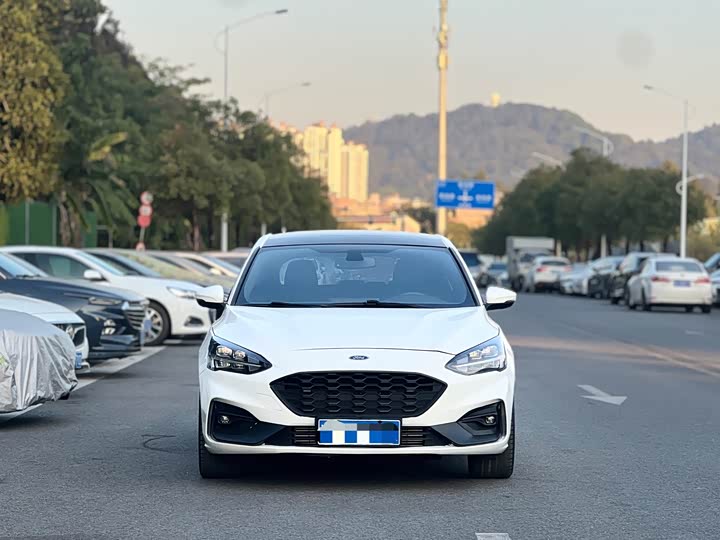 Ford Focus, 2021 — фото 2 из 9