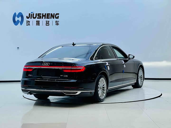Audi A8, 2022 — фото 6 из 9