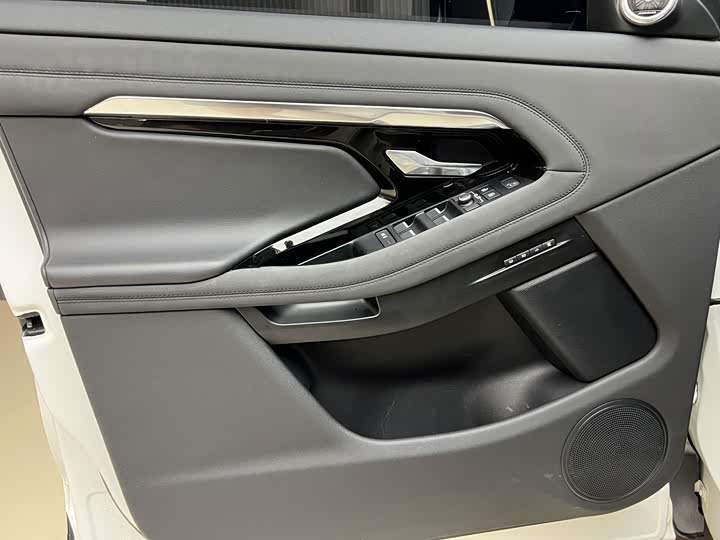 Land Rover Range Rover Evoque L Hybrid, 2021 — фото 9 из 9