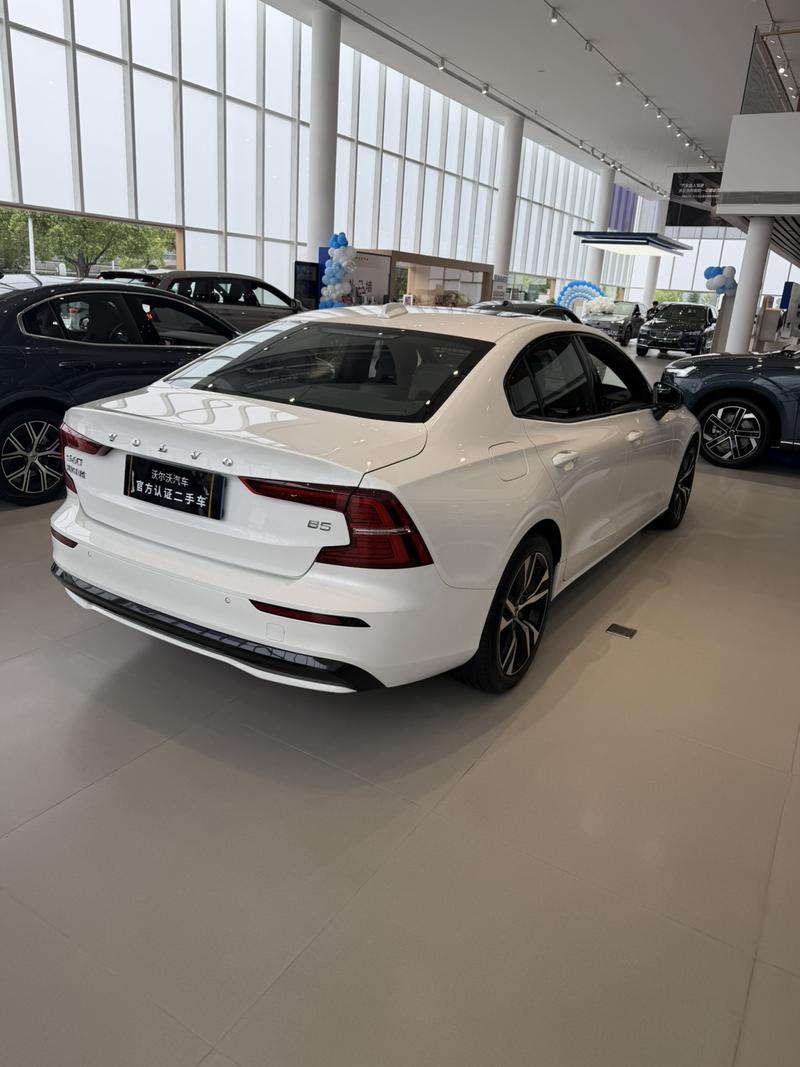 Volvo S60, 2024 — фото 6 из 11