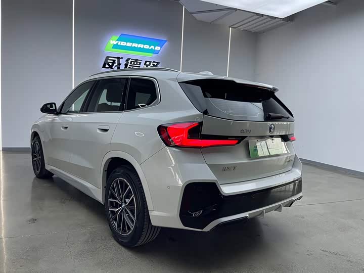 BMW iX1, 2025 — фото 4 из 9