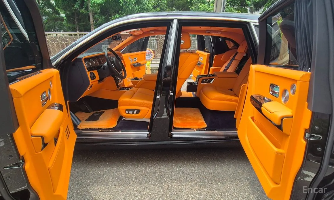 Rolls-Royce Phantom, 2023 — фото 7 из 12