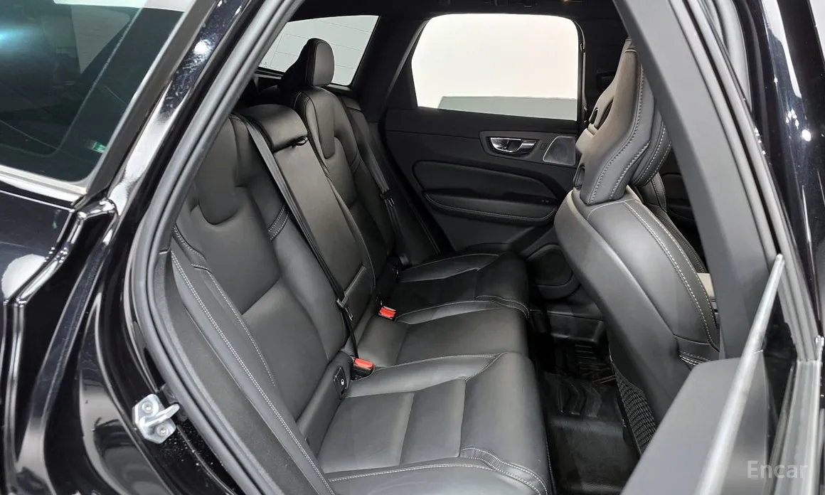 Volvo XC60, 2021 — фото 11 из 12