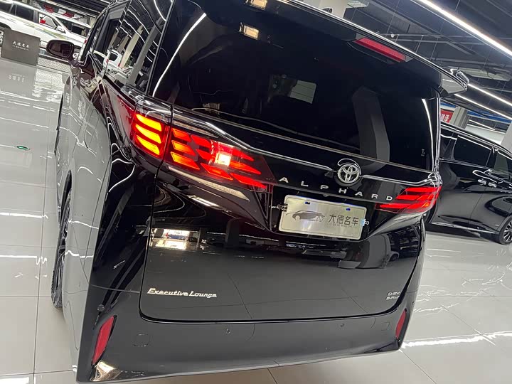 Toyota Alphard, 2025 — фото 7 из 9
