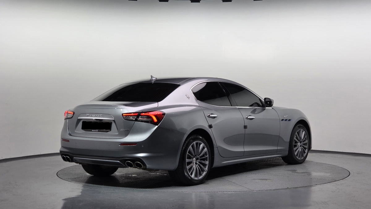 Maserati Ghibli, 2022 — фото 2 из 12