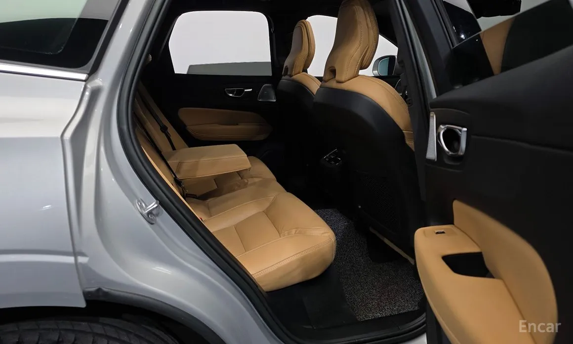 Volvo XC60, 2022 — фото 12 из 12