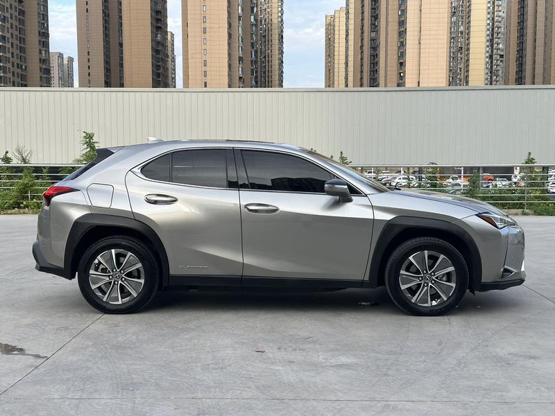 Lexus UX Hybrid, 2022 — фото 8 из 12
