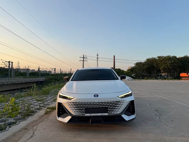 Changan UNI-V Hybrid, 2023 — фото 2 из 9