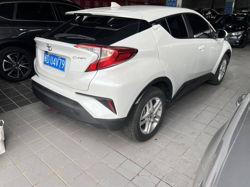 Toyota C-HR, 2022 — фото 6 из 10