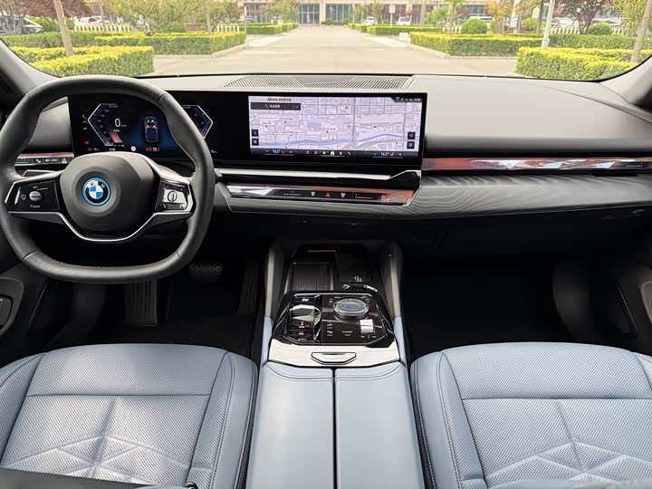 BMW i5, 2024 — фото 8 из 9