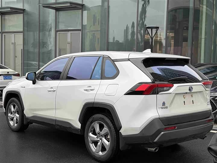 Toyota RAV4, 2022 — фото 4 из 9