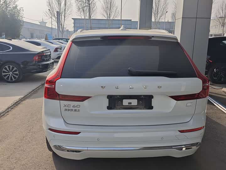 Volvo XC60 Hybrid, 2023 — фото 8 из 9