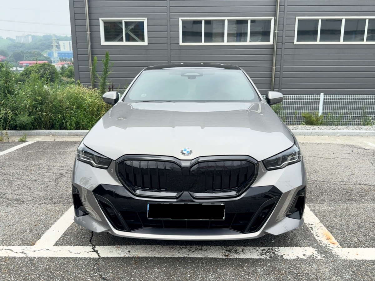 BMW 5 Series, 2025 — фото 2 из 12