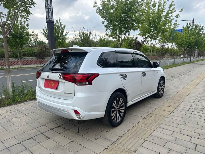 Mitsubishi Outlander, 2022 — фото 9 из 9