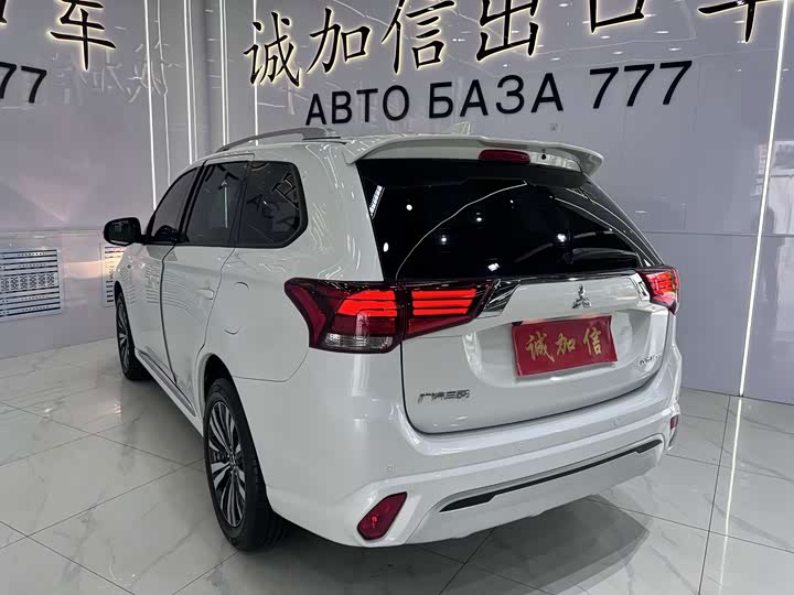 Mitsubishi Outlander, 2023 — фото 6 из 9