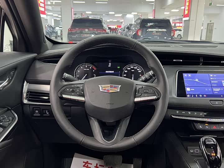 Cadillac XT4, 2022 — фото 8 из 9