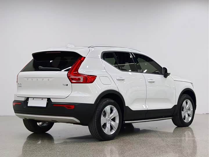 Volvo XC40, 2022 — фото 5 из 5