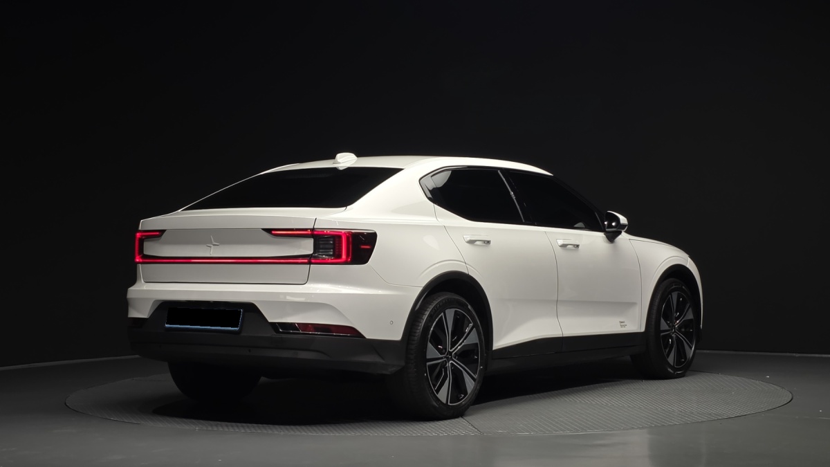 Polestar 2, 2022 — фото 2 из 12