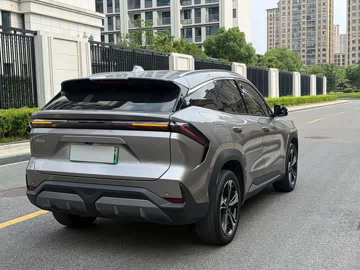 Geely Galaxy L7, 2024 — фото 6 из 9