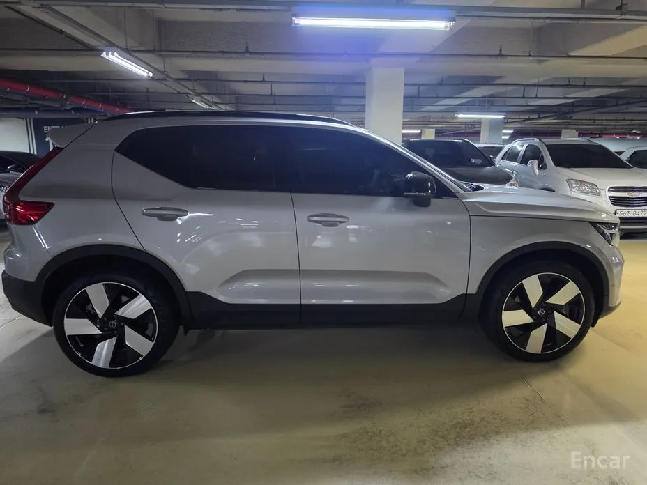 Volvo XC40, 2023 — фото 11 из 12