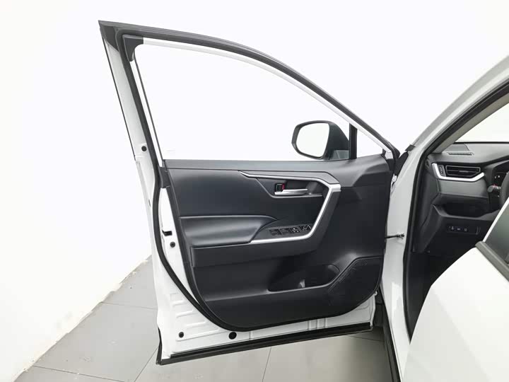 Toyota RAV4, 2022 — фото 8 из 9