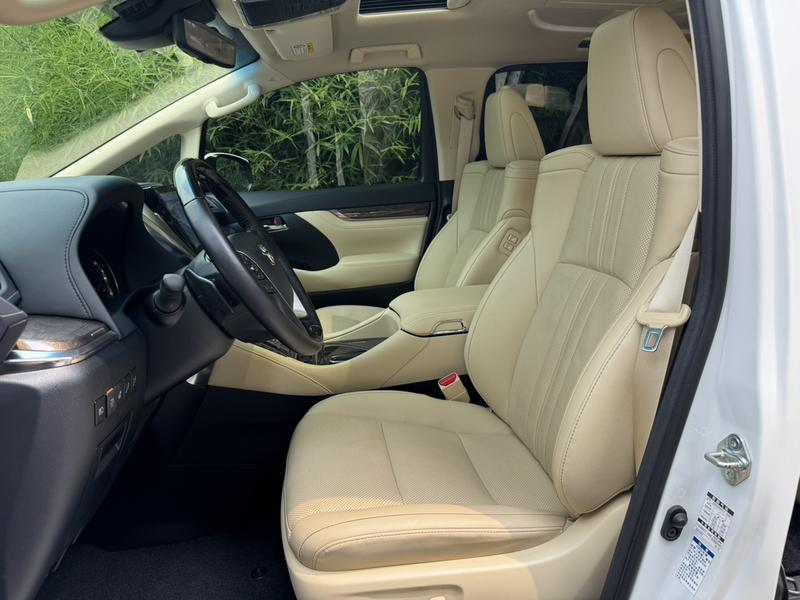 Toyota Alphard, 2022 — фото 11 из 12