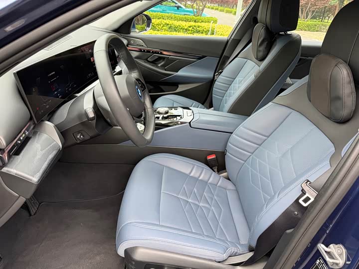 BMW i5, 2024 — фото 6 из 9