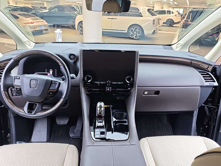 Toyota Vellfire, 2023 — фото 4 из 9
