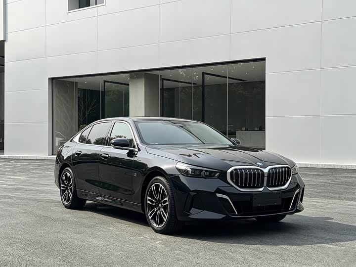 BMW 5 Series, 2024 — фото 3 из 9