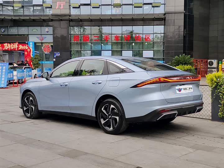 Geely Galaxy L6, 2025 — фото 4 из 9