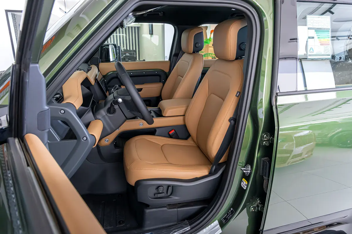 Land Rover Defender, 2026 — фото 9 из 10