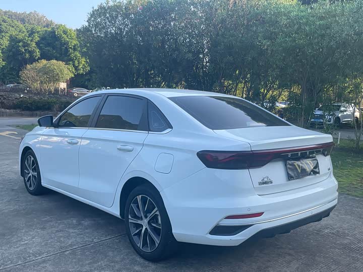 Geely Emgrand, 2023 — фото 5 из 9